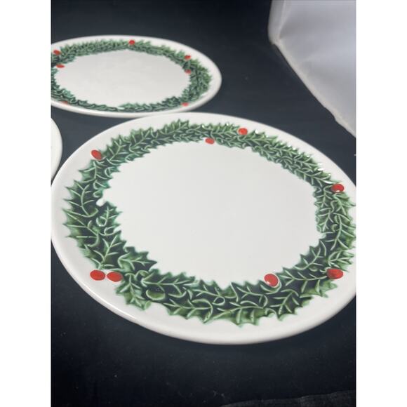Set of 3 Lefton Holly Berry 610 Christmas Dinner Plates 9 Inch Green Red White - Picture 3 of 6